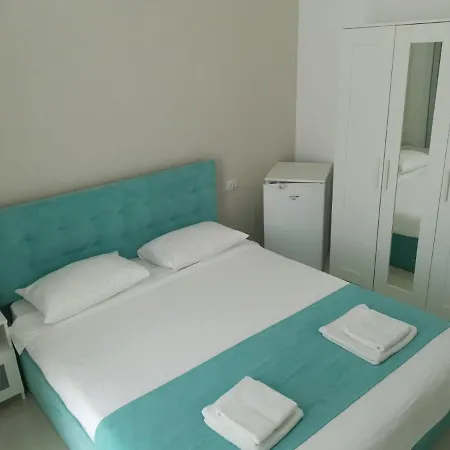 L&C Beach Rooms - Camere Pe Plaja Cu Vedere Laterala Catre Mare * מאמאיה