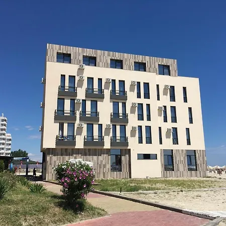 L&C Beach Rooms - Camere Pe Plaja Cu Vedere Laterala Catre Mare
