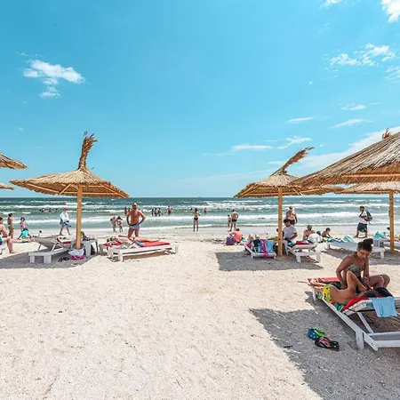 L&C Beach Rooms - Camere Pe Plaja Cu Vedere Laterala Catre Mare דירה *