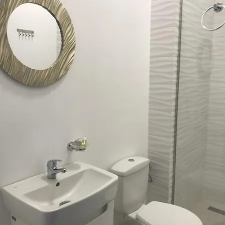 L&C Beach Rooms - Camere Pe Plaja Cu Vedere Laterala Catre Mare