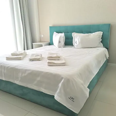 L&C Beach Rooms - Camere Pe Plaja Cu Vedere Laterala Catre Mare