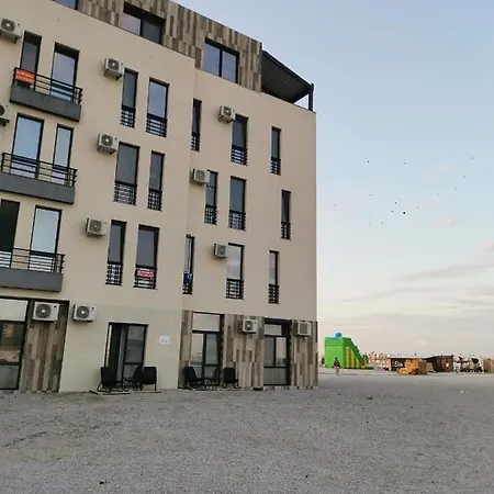 L&C Beach Rooms - Camere Pe Plaja Cu Vedere Laterala Catre Mare מאמאיה