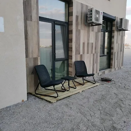 L&C Beach Rooms - Camere Pe Plaja Cu Vedere Laterala Catre Mare
